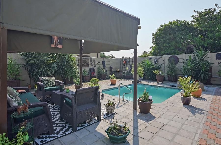 7 Bedroom Property for Sale in Bloubergrant Western Cape